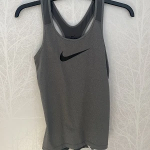 Nike träningslinne  - Träningslinne från Nike. Använt men helt och rent.
