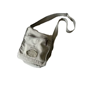 Von dutch - Von dutch shoulderbag! Så snygg passar till allt och mycket rymlig💋