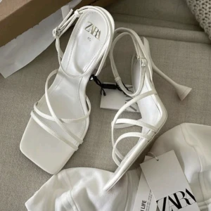 Högklackade Remsandaler - Oanvänd! Skriv för egna bilder💕