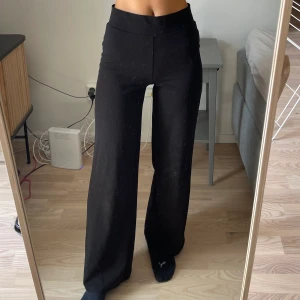 Kostym/mjukisbyxor från nelly - Jättesköna kostym/mjukisbyxor från Nelly, storlek xs