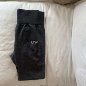 ICANIWILL Träningstights - Så fina mörkgrå ICIW tights, nästintill oanvända. 🌷