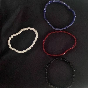 Armband  - Skriv så fixar vi just din storlek!  Det är bara att mäta armen!  Önskar du andra färger? Hör av dig till mig så löser vi det! 