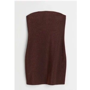 NY BANDEAU KLÄNNING XXS - Helt ny bandeau klänning i stl XXS. Mörkbrun med glitter