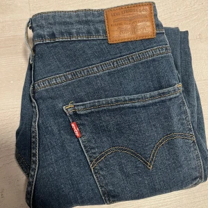 Levi’s high rise skinny jeans - Knappt använda