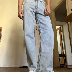 Stanley jeans - Vintage Stanley jeans med vid rak passform. Passar W30 L32, unisex. Grå / ljusblå färg