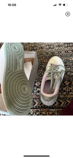 Nike Air Force 1’s - HELT OANVÄNDA, skriv för mer frågor!