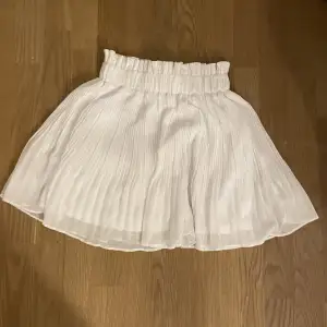 En vit söt kjol ifrån SHEIN🤍