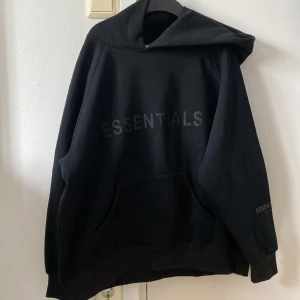 Essentials hoodie - Strl. S. En Hoodie från Essentials Fear of God som aldrig har använts. Ordinariepris: 410kr