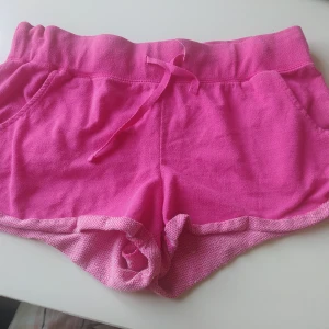 Rosa shortsr - Rosa shorts från Hunkemöller fortfarande fina men i använt skick 