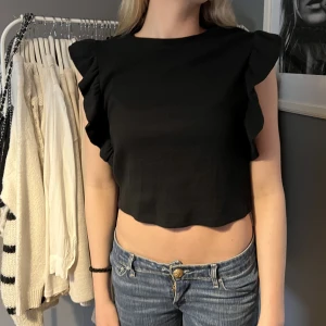 Top med volanger  - Supersöt topp ifrån zara!