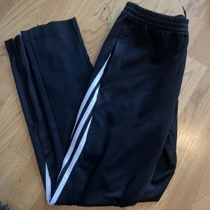 Adidas sportbyxor - Nice träningsbyxor/ chillbyxor