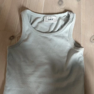 Ljusblått linne.  - Snyggt ljusblått linne från Trend House. Bra skick och använt fåtal gånger. Köptes för 199kr men säljer 60kr.