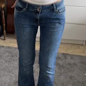 Superfina lågmidjade jeans som inte används längre, storlek 30/34 men skulle säga att det är en S