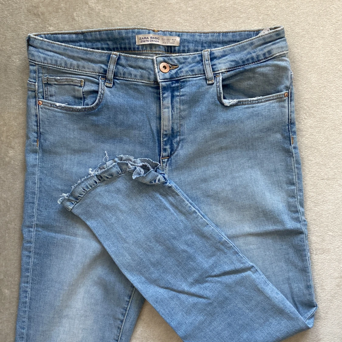 Jeans från Zara med frills