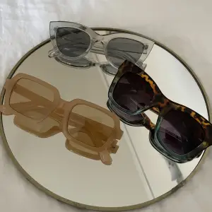 Säljer dessa unika solglasögon!! Helt oanvända💖💖 Pris; mellan 100kr, går dock att diskutera vid snabb affär