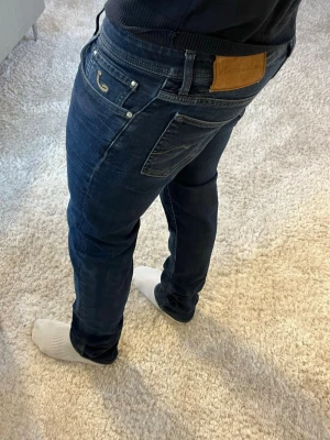 Jacob Cohen jeans - Jacob Cohen Jeans | skick 9/10 | Storlek 32 | Pris - 1099kr | Modellen är ca 179cm lång | Hör av dig vid minsta fråga eller fundering!!