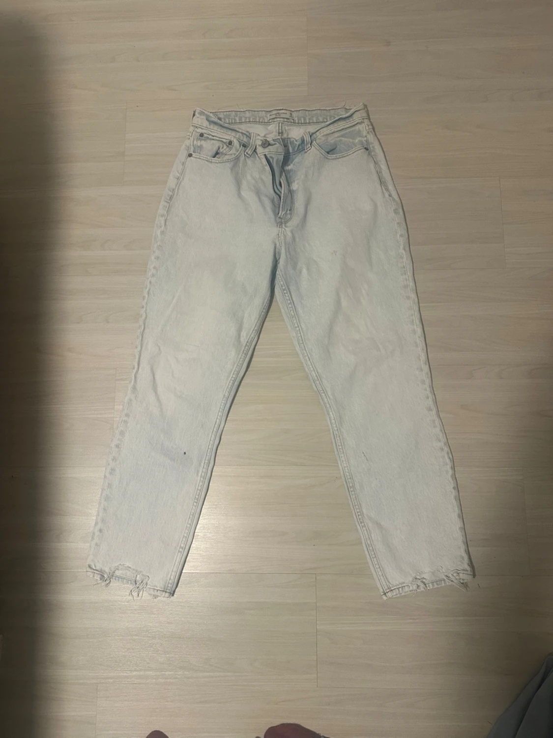 Ljusblå mom jeans med råa kanter från Abercrombie and Fitch
