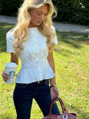 Meet me there blus - Säljer denna fina blus då den inte kommer till användning! Storlek xxs/xs! Endast testad💗💗