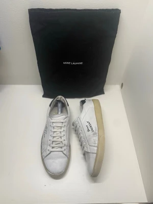  Saint Laurent skor - Säljer nu dessa tvär snygga Saint Laurent skor. Storlek 44 men passar även 45. Skriv vid nån fundering eller om pris!