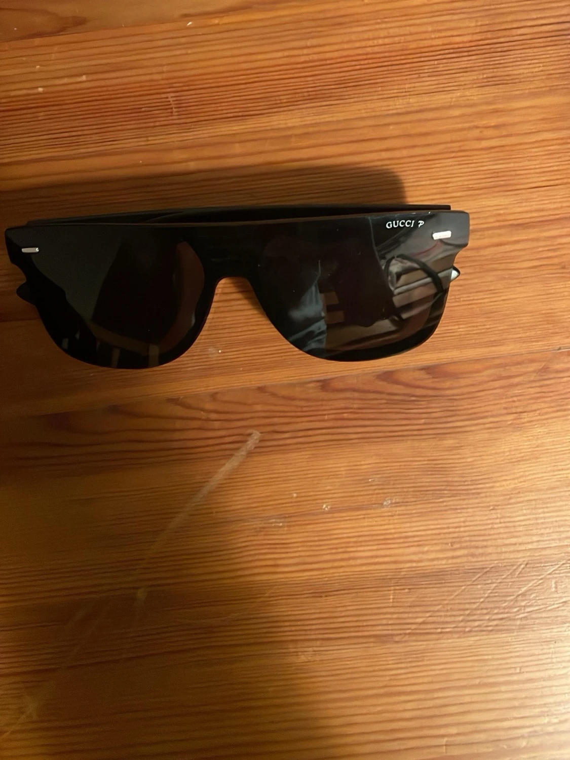 Svarta solglasögon från Gucci