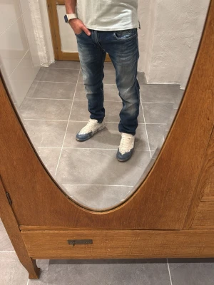 Replay jeans  - Ett par snygga byxor från Replay i storlek W32 L30 i modellen Anbbas 