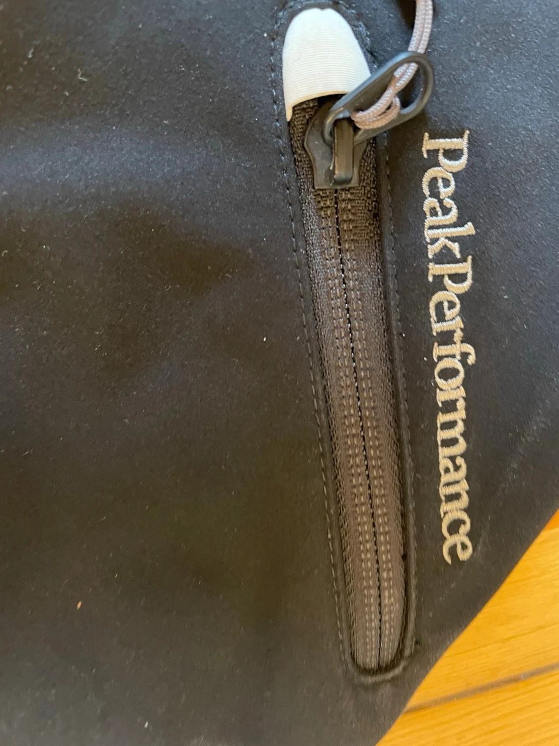 Svart jacka Peak Performance - 1