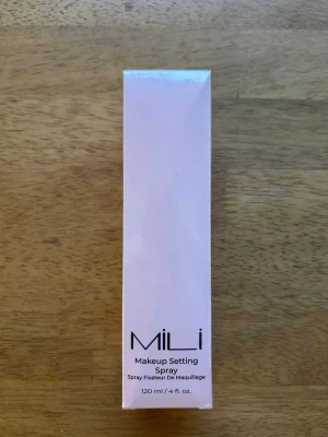 Settingspray - Setting spray från MILI Cosmetics, helt oanvänd och inplastad. Nypris 198 kr.