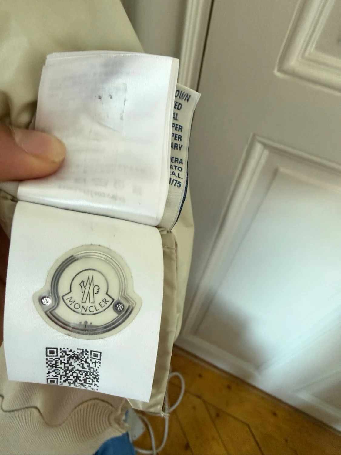 Beige pufferjacka från Moncler - 3