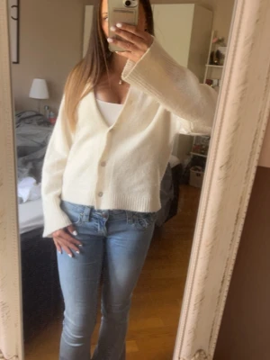 Stickad kofta - Fin kofta i bra skick, använd fåtal gånger💞💞strl 158/164 men motsvarar XS