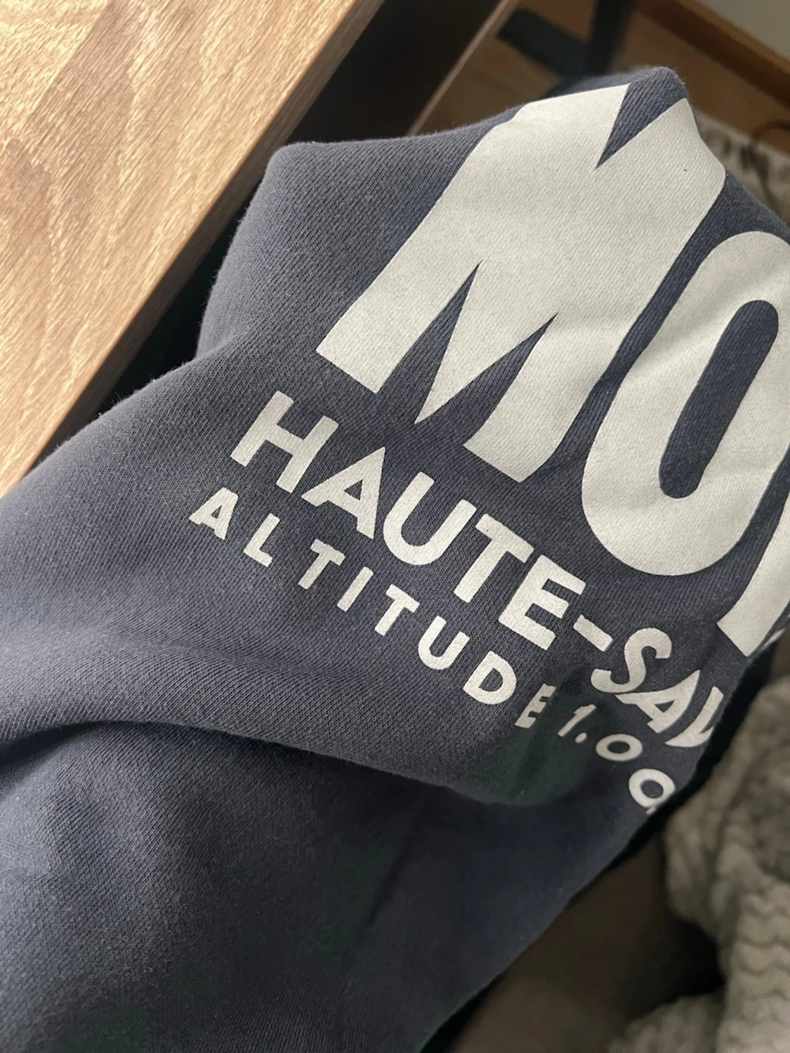 Svart sweatshirt med Morzine-tryck - 5