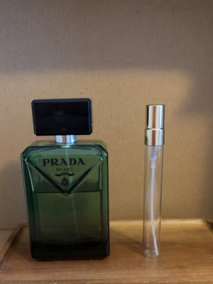 10ml Prada Paradigme  - 10ml sample av Prada Paradigme, 10% rabatt på bundles, vid köp över 99kr ingår en gratis 2 ml sample 