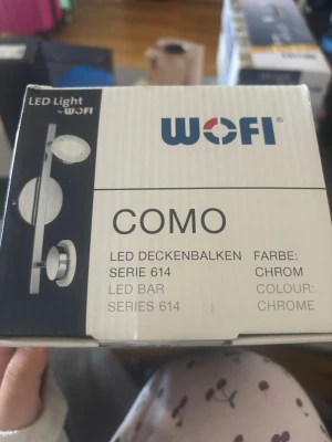Lampa med två spottar - Säljer en lampa med två spottar helt ny. 