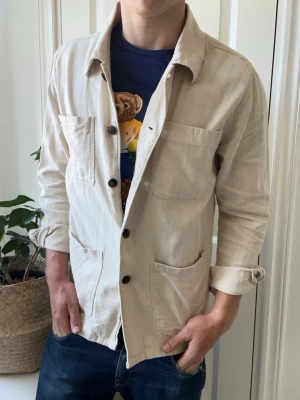 Selected overshirt  - Selected overshirt, lite stor på modellen. Inga defekter! Modellen i bilderna är 180 cm 75 kg och bär Storlek M , Kom med frågor! 🌟 (Kan gå ned i pris vid köp av paket 😉) 