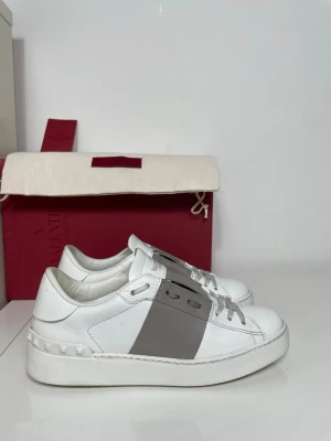 Valentino Open Skor - Säljer nu dessa Valentino Open Skor, skriv för fler bilder/frågor🙌🏼