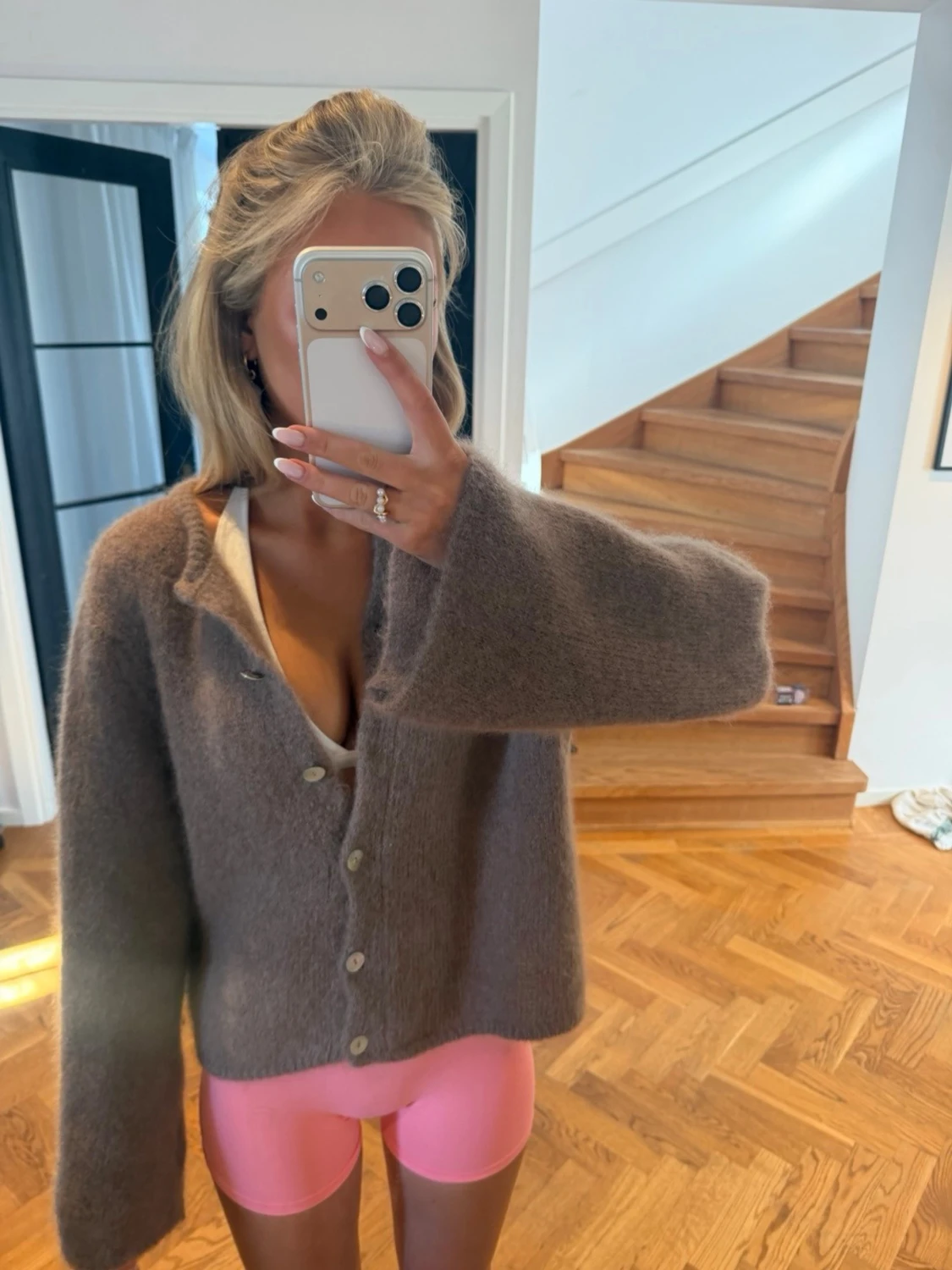 Brun fluffig kofta med knappar - 1