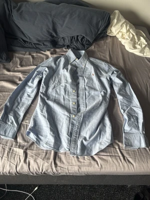Blå skjorta från Ralph Lauren - Stilren Ralph lauren skjorta i grymt skick!! Hör av er vi frågor 