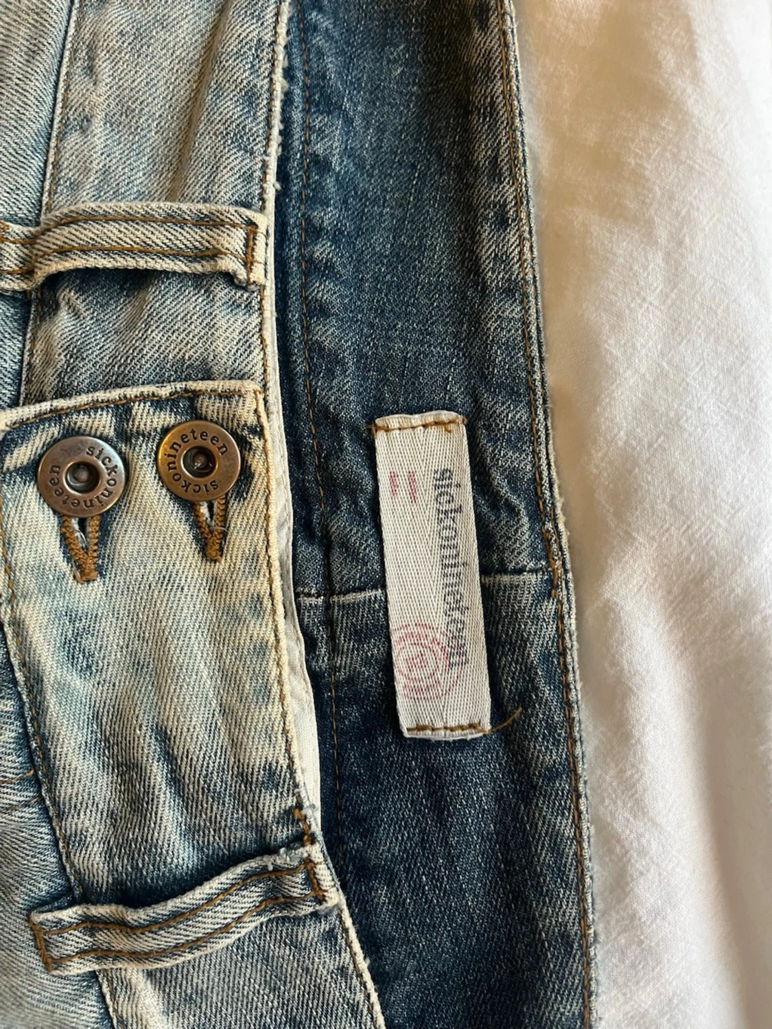 Low waist bootcut jeans med hål i  - 3