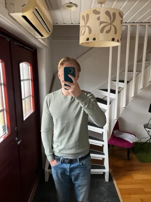 Grön långärmad tröja från Kappahl  - Grön tröja i M från Kappahl knappt använd