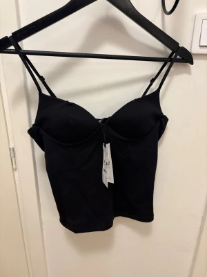 Linne - Den virala toppen från gina ”wow singlet” helt ny med prislapp. Säljes pga fel storlek