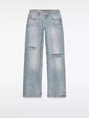 Ljusblå raka jeans med slitningar - Superfina trendiga jeans från Zara! Endast använda fåtal gånger.