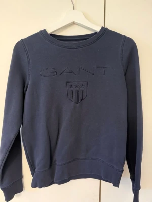 Gant sweatshirt  - Marinblå sweatshirt från gant, storlek xs