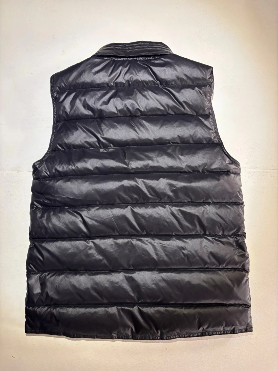 Svart dunväst med avtagbar huva - 2