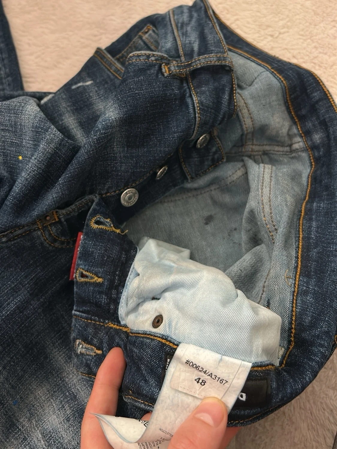 Blå distressed jeans med färgstänk - 3