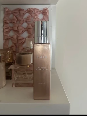 Caia body glow  - Öppnad men aldrig använd💕
