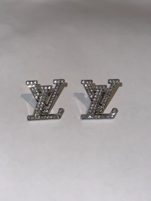 Örhängen  - Helt nya i obruten förpackning 