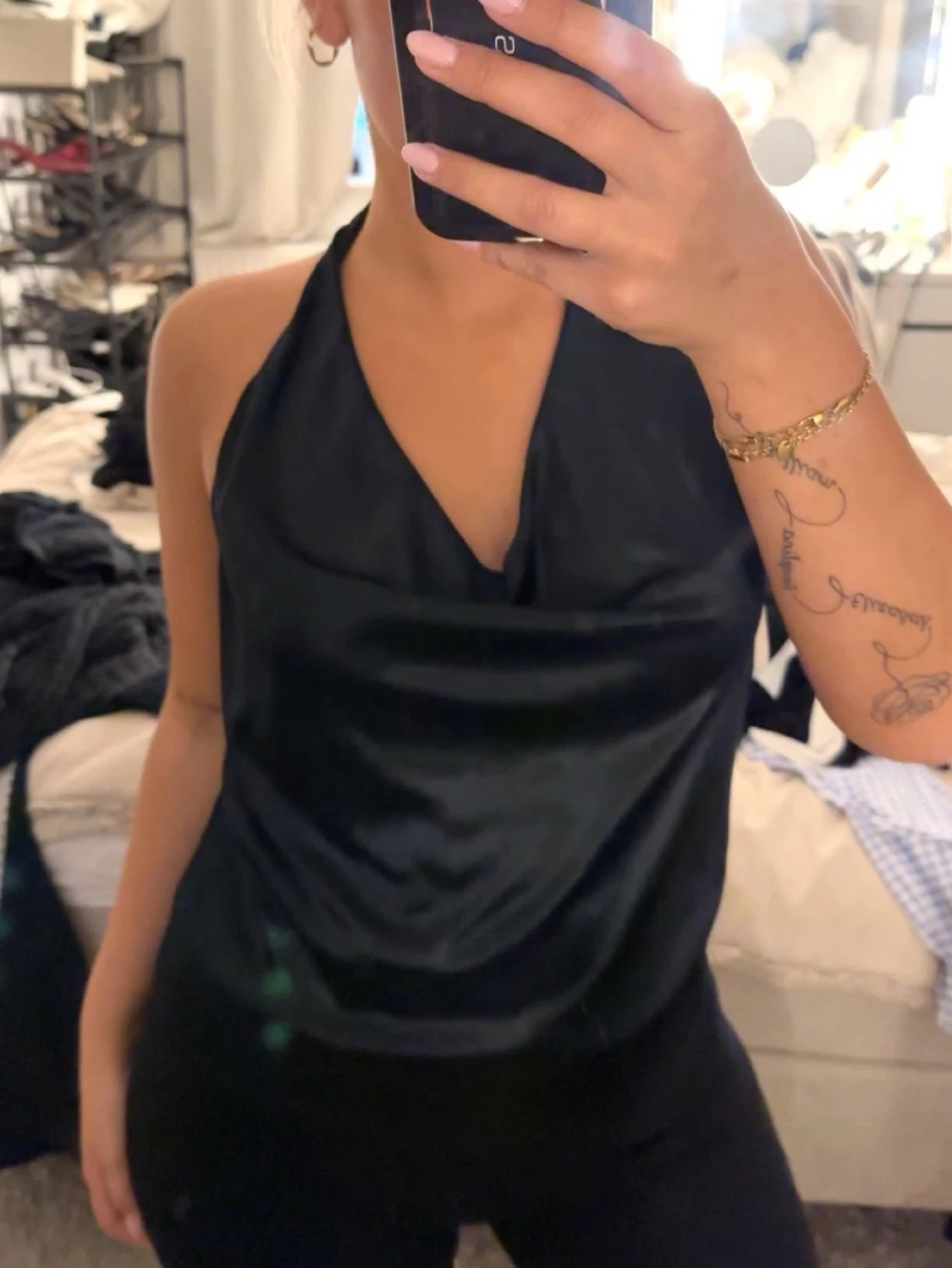 Svart halterneck topp i satin