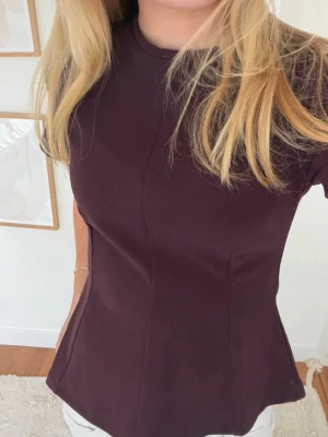 Burgundy peplum topp - Använt fåtal gånger