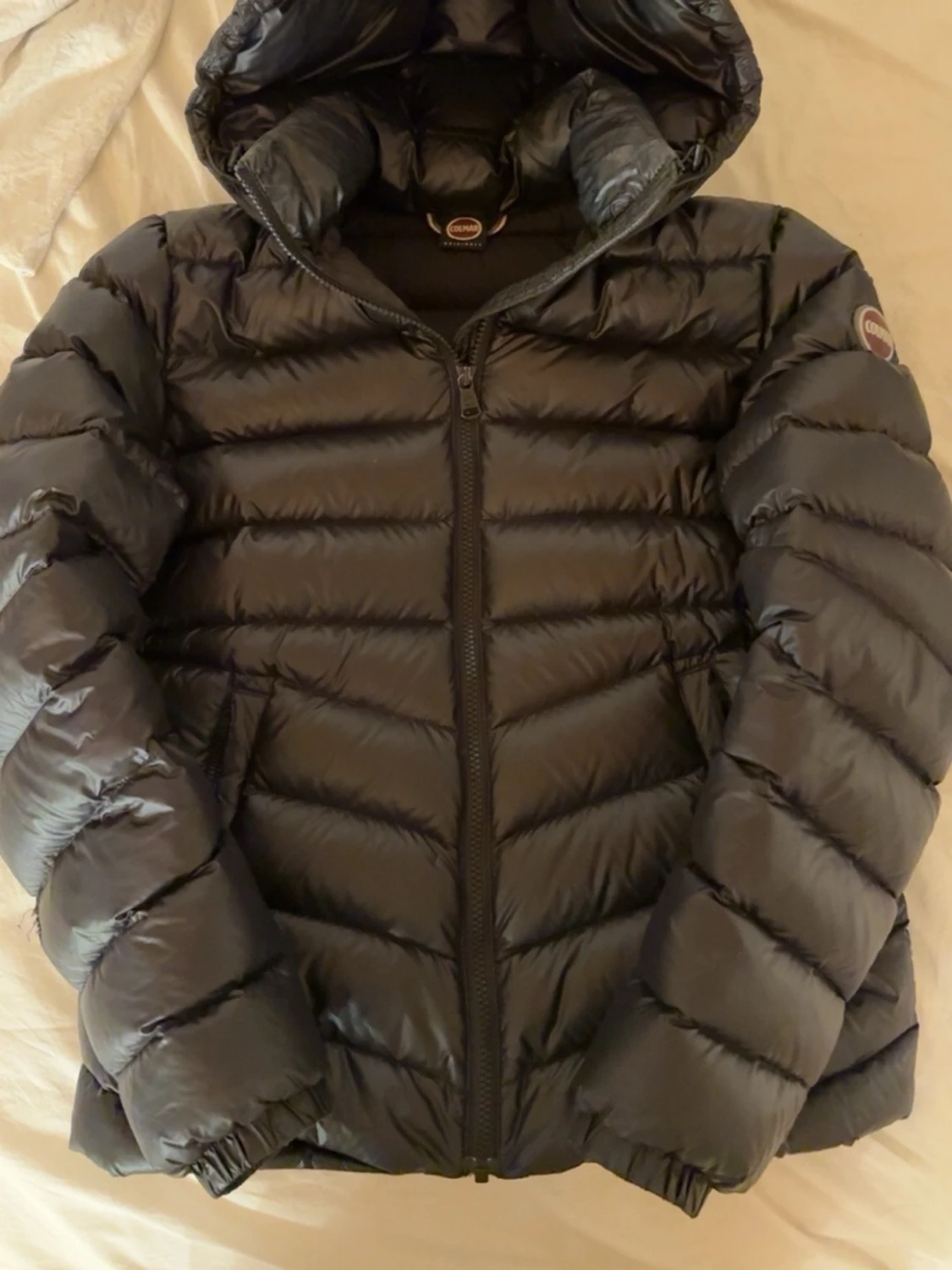 Svart dunjacka från Colmar