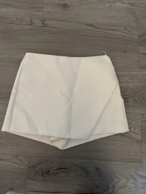 Zara skort - Vit skort ifrån zara💞💞
