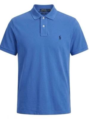 Blå pikétröja från Ralph Lauren - Klassisk blå pikétröja från Ralph Lauren med korta ärmar och krage. Tröjan har två knappar vid halsen och en liten broderad logga på bröstet. Perfekt till jeans eller shorts för en avslappnad stil.